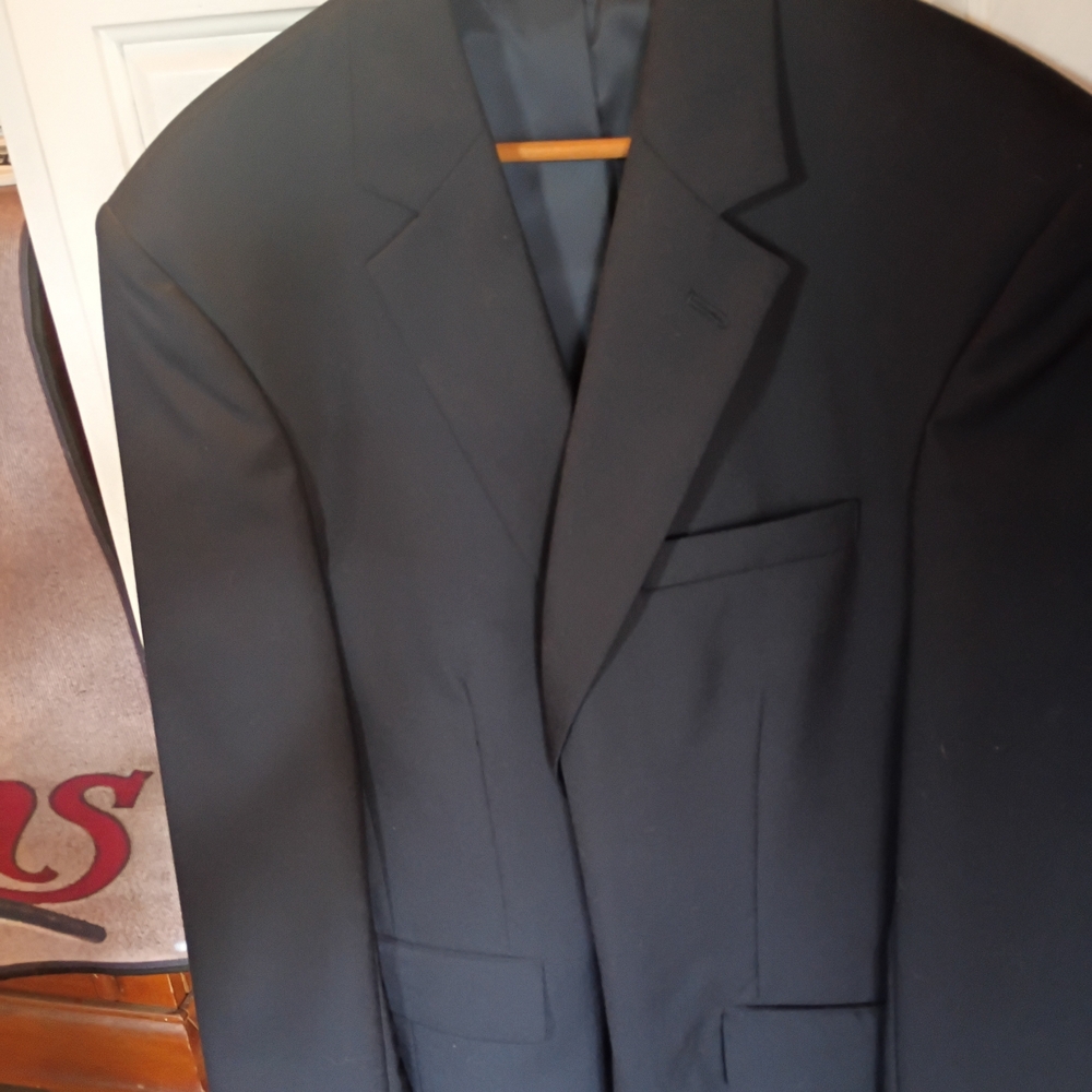 Arrow Men's Black Two-Button Suit Jacket Size 40R.